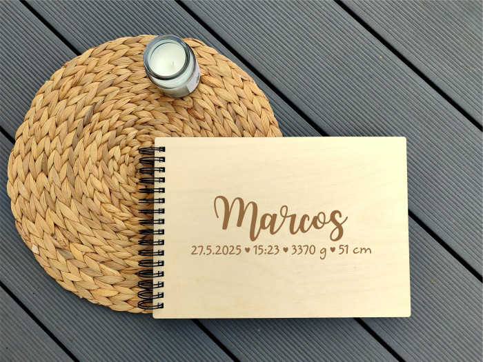 Dětské dřevěné fotoalbum se jménem na přání a údaji o narození - D-decor (1)