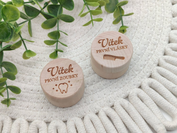 Dřevěná sada krabiček na první zoubky a vlásky se jménem - D-decor (1)