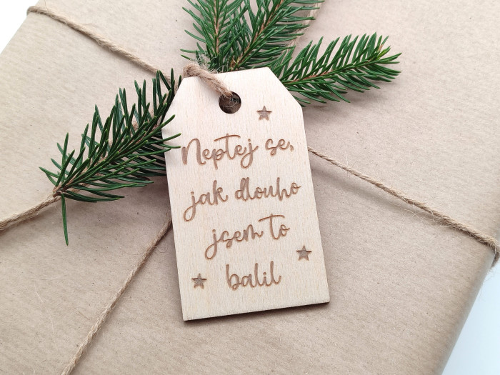 Visačka na vánoční dárky „Neptej se, jak dlouho jsem to balil“ - D-decor (1)