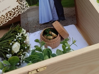 Dřevěná krabička na snubní prsteny (2)