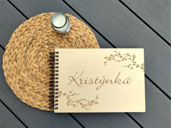 Dětské dřevěné fotoalbum se jménem na přání Větvičky - D-decor (1)