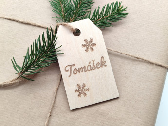 Dřevěná jmenovka na vánoční dárky - D-decor