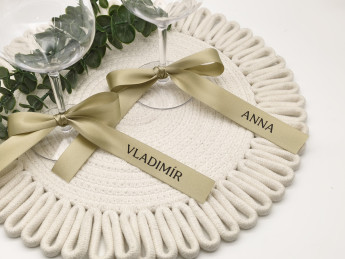 Svatební jmenovka - stuha se jménem | D-decor (3)