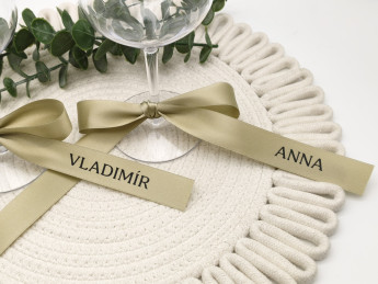 Svatební jmenovka - stuha se jménem | D-decor (4)