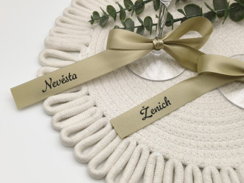 Svatební jmenovka - stuha se jménem | D-decor (6)