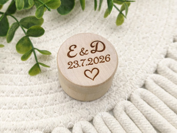 Dřevěná krabička na snubní prsteny