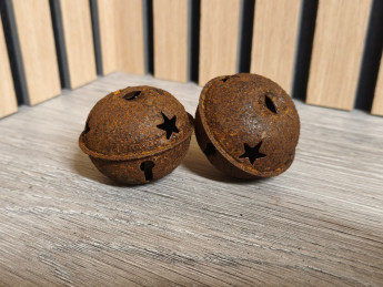 Kovová rolnička k zavěšení rezavá 5 cm | D-decor (2)