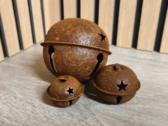 Kovová rolnička k zavěšení rezavá 9 cm | D-decor (3)